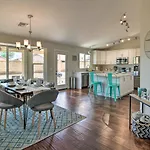 Stylish Glendale Home With Private Yard And Patio