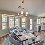 Stylish Glendale Home With Private Yard And Patio