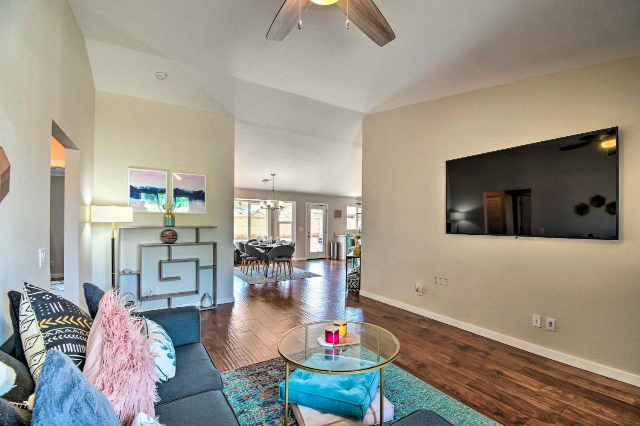 Stylish Glendale With Private Yard And Patio Phoenix