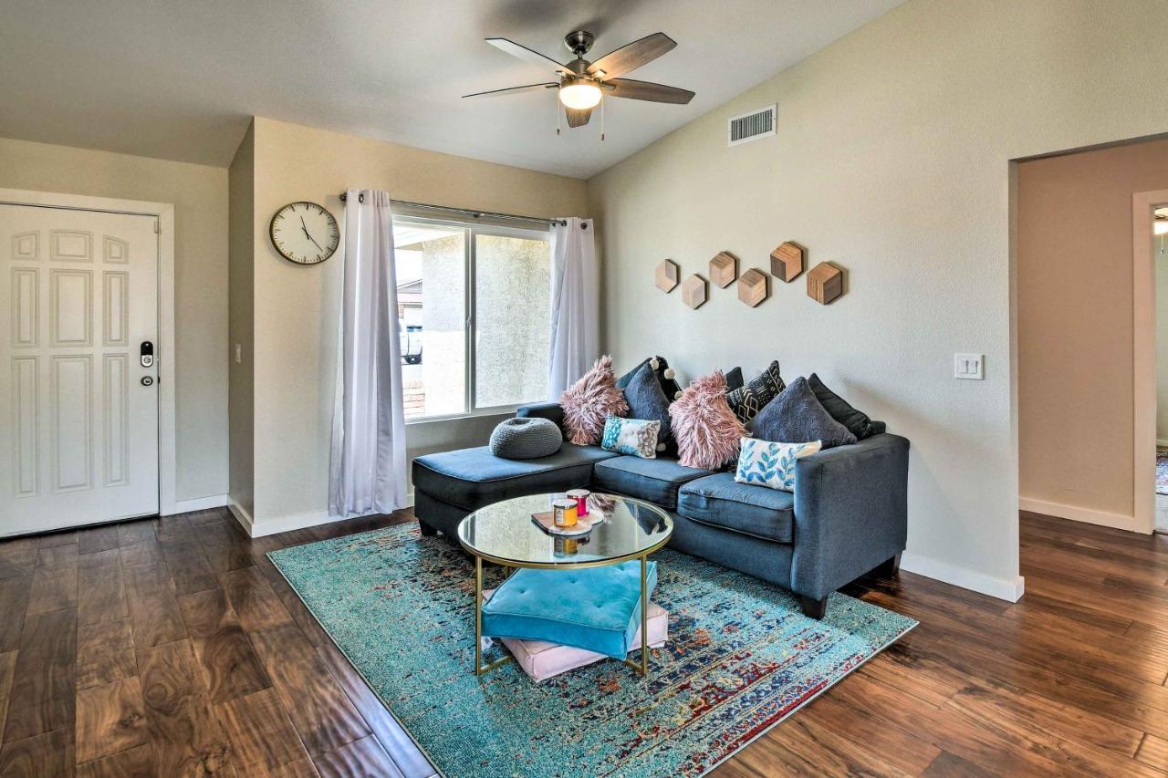 Stylish Glendale With Private Yard And Patio Feriehus
