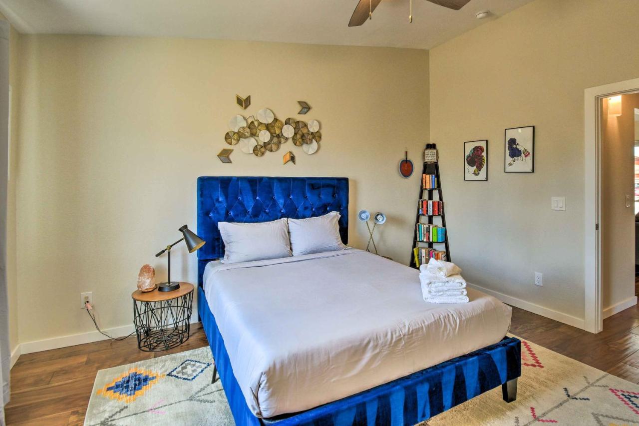 Stylish Glendale With Private Yard And Patio Feriehus